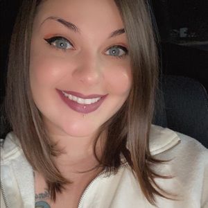 Meet your Posher, Hayley